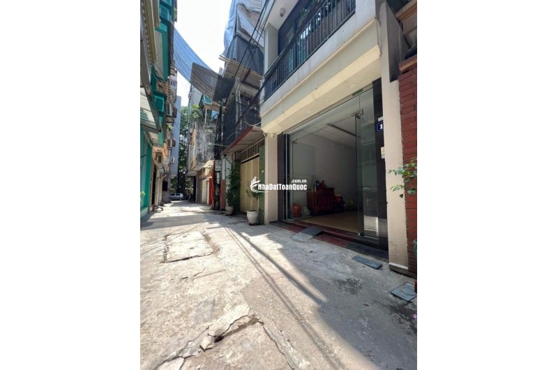 NHÀ ĐẸP Ở PHÙNG CHÍ KIÊN -PHÂN LÔ Ô TÔ - MẶT NGÕ KINH DOANH - 2 THOÁNG TRƯỚC  SAU - FULL NỘI THẤT TIỀN TỶ.